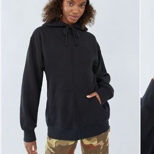 TNA BOYFRIEND HOODIE IN BLACK (Aritzia)